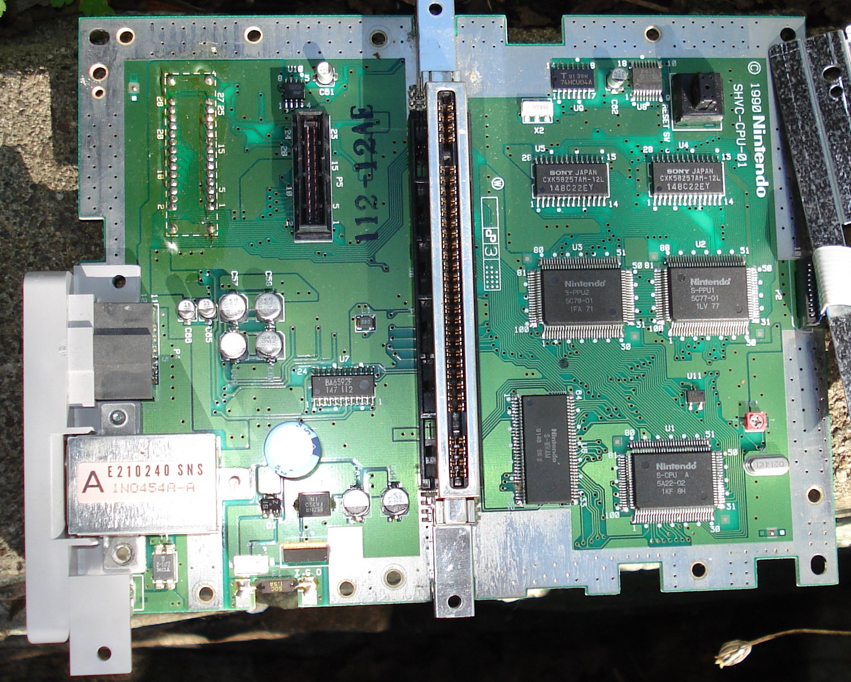 Large picture of the motherboard of the SUPER NES