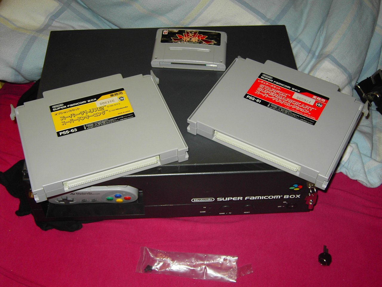 Super Famicom Box with two special carts